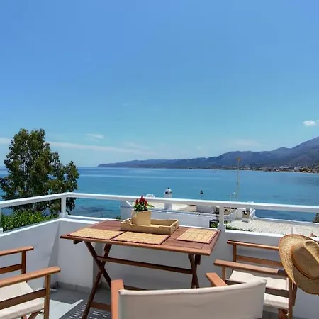 Renovated Maisonette By The Sea W/ Rooftop Terrace Stalida