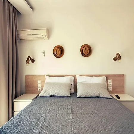 Renovated Maisonette By The Sea W/ Rooftop Terrace